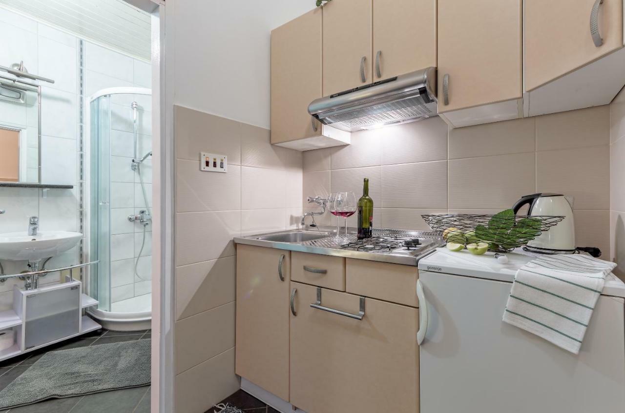Apartments Lodra พูลา ภายนอก รูปภาพ